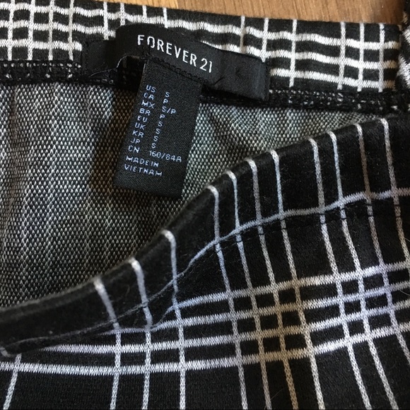 Patterned Crop Top!🌟 - Picture 3 of 5